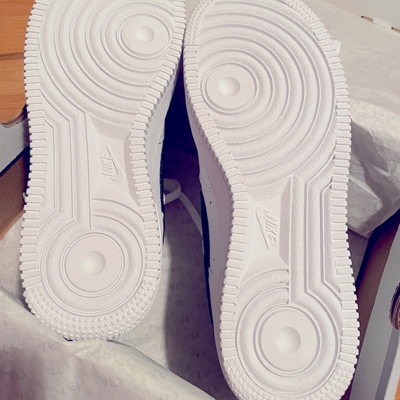 Size 5 youth - white/black Nike Air Force 1 sneakers - Picture 4 of 10